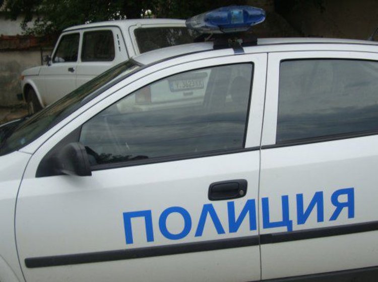 Бус с 11 сирийци заловиха край Велико Търново