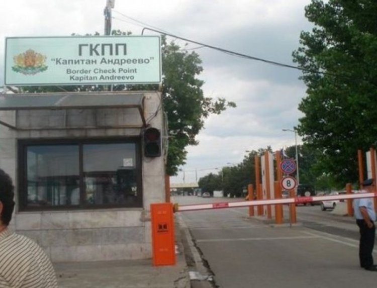 Стотици хора са блокирани на "Капитан Андреево" 