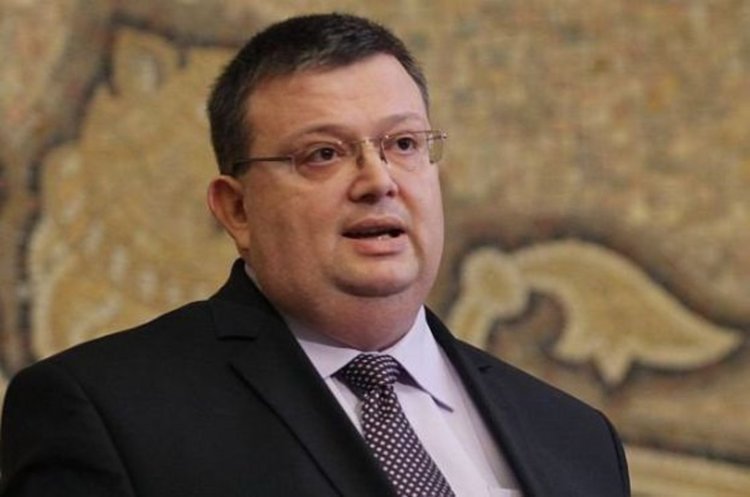 Цацаров: Няма достатъчно данни за трети обвиняем за атентата в Бургас