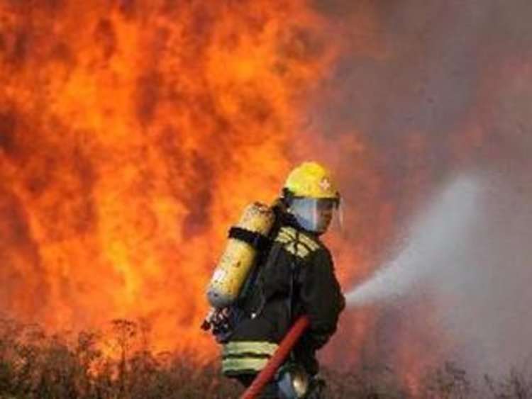 Пожар изпепели къща в Три могили