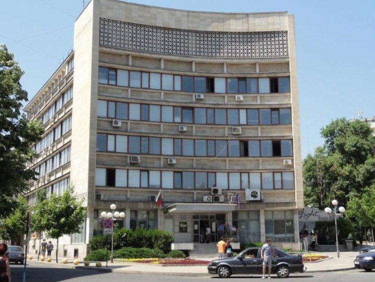 Данъчните пускат на търг коли на длъжници, огледите до петък