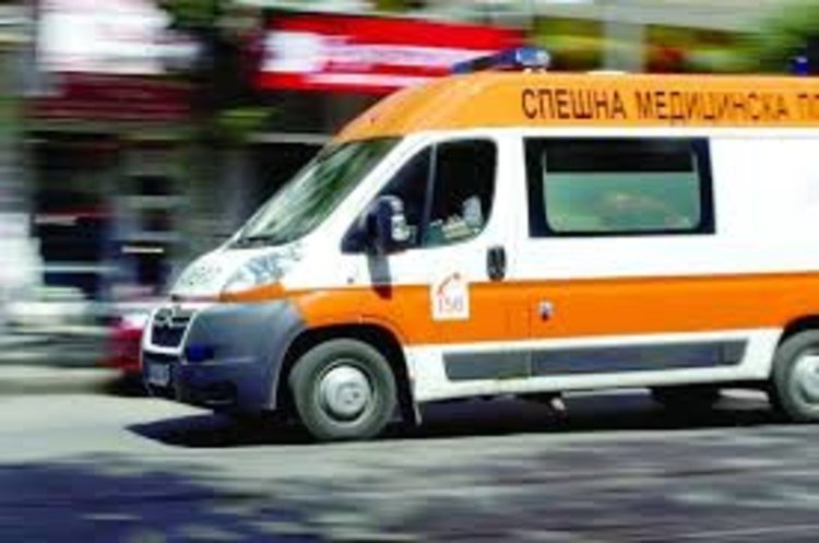Две катастрофи в Момчилград,пострада кола на „Спешна помощ“,жена бе премазана