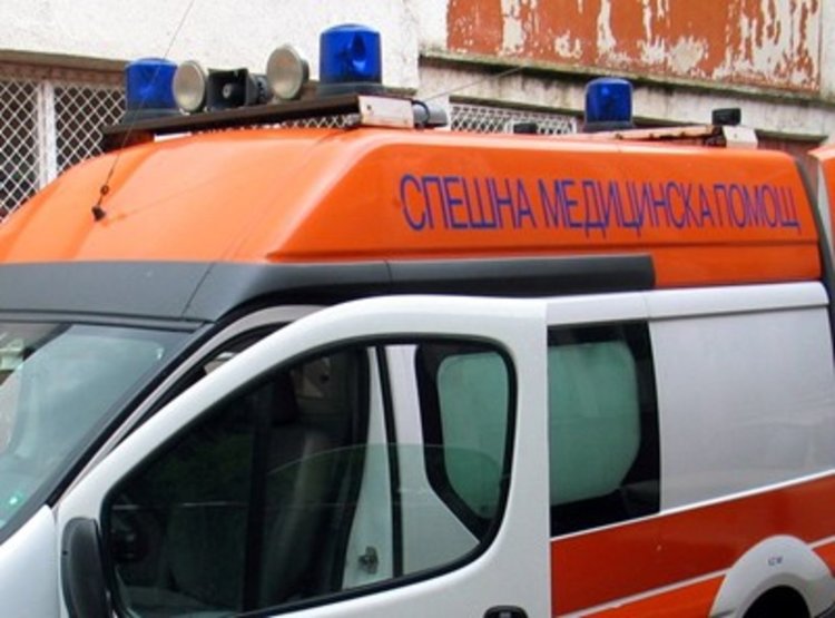 45-годишен с Опел прегази възрастна пешеходка на заден ход 