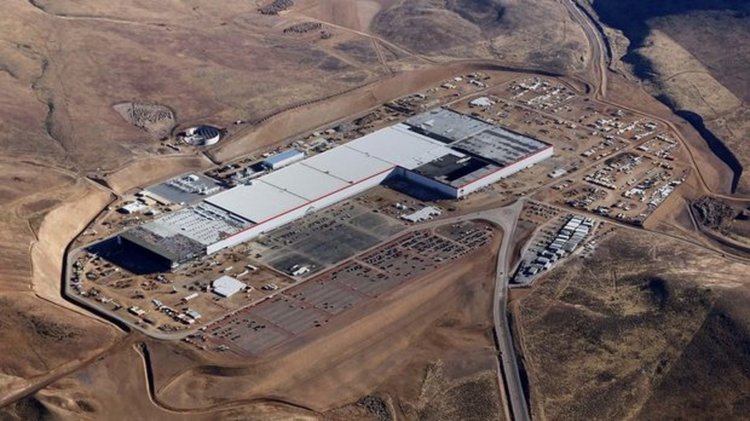 Гигафабриката на Tesla за батерии започна производство