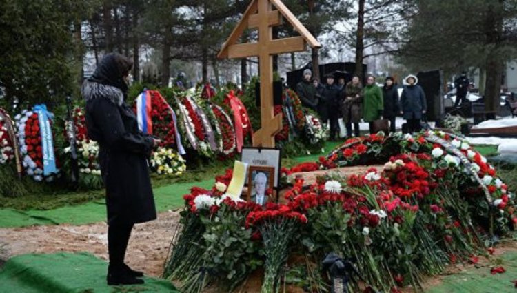 Погребаха с военни почести Чуркин в Москва