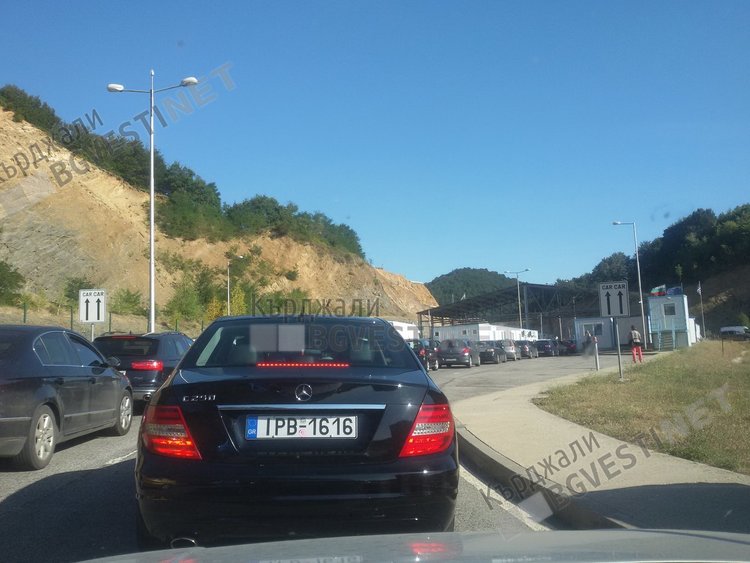 Двама,криещи се от правосъдието задържаха за ден на Маказа