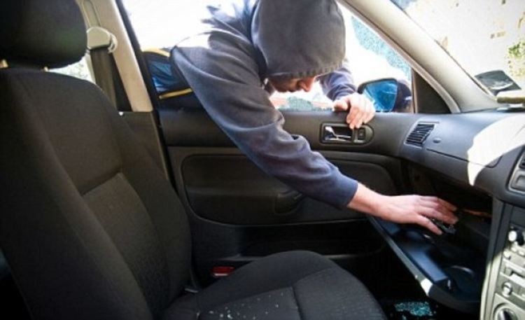Задържаха криминално проявен за кражба, друг шофира с 1,55 промила алкохол