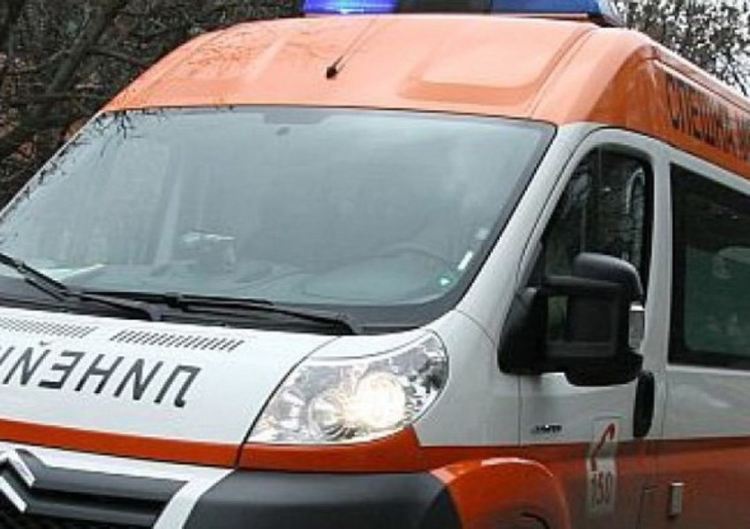 19 -годишен зад волана се разсея, удари се в стена
