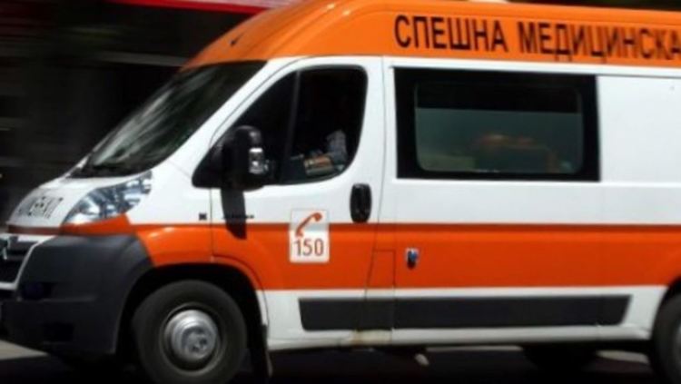 Голф удари Пасат при изпреварване по пътя Пловдив - Садово