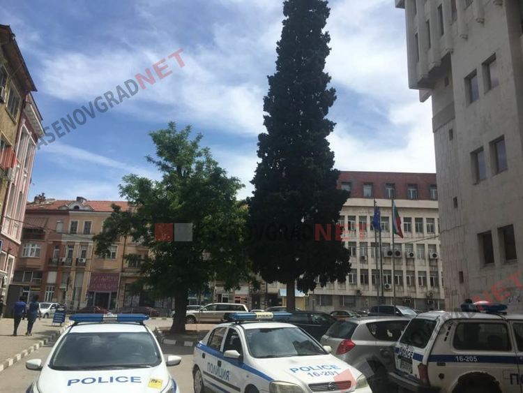 Спипаха мъж с пушка без разрешително, младежи в ареста за кражби на играчки и косачка