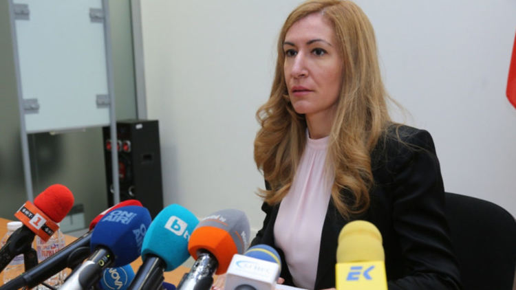 Ангелкова се надява на късен старт туристически сезон, да почиваме в България