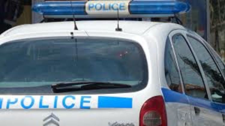 Задържаха двама вандали, трошили седалки на игрище в Баните