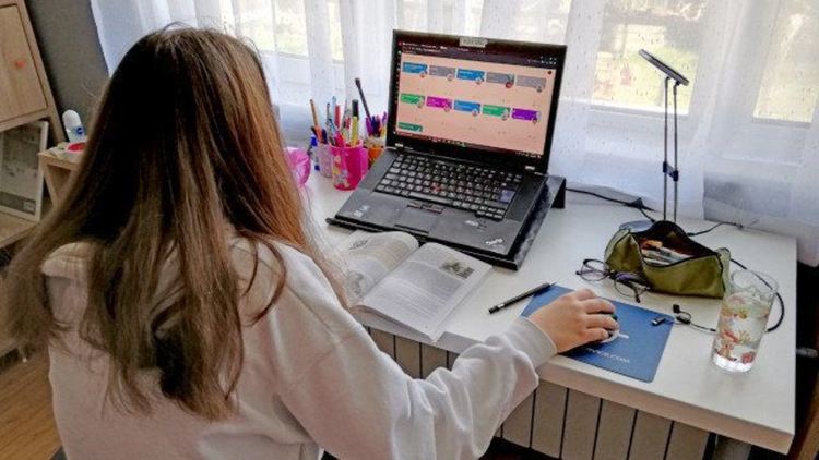 Изпитват ученици с иновативен софтуер тестово за първи път в Пловдив и София