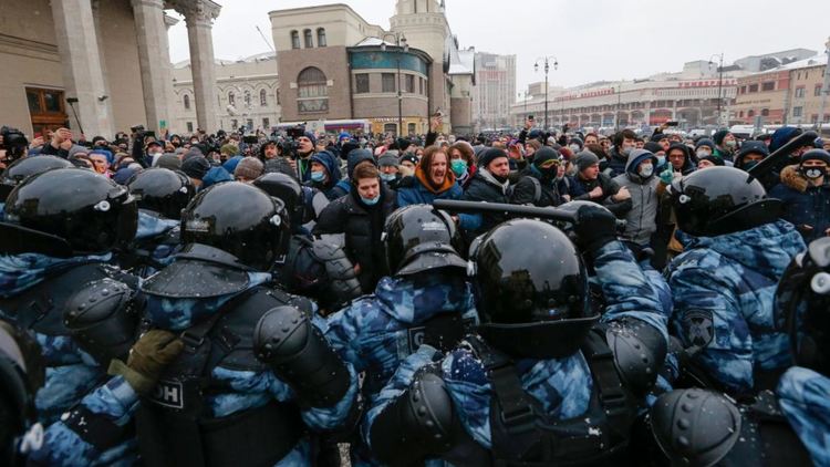 Русия увеличи наказанията за протести и неподчинение на силите на реда