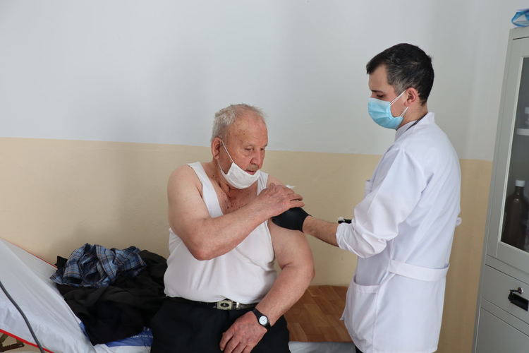 Броят на заразените с COVID 19 в областта расте, джипитата се справят отлично с ваксинацията