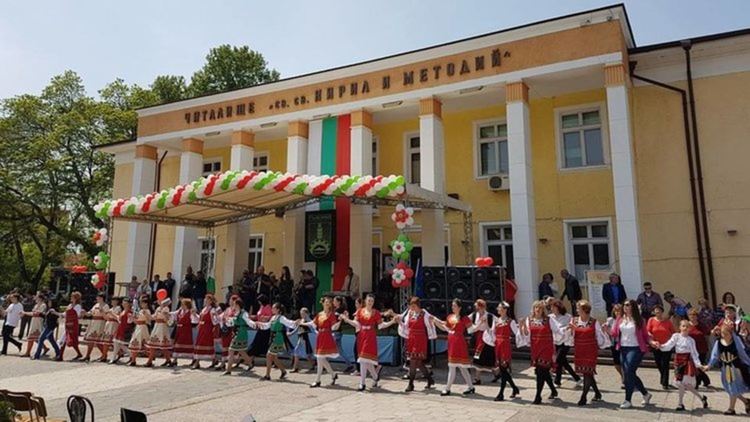 Първомай празнува