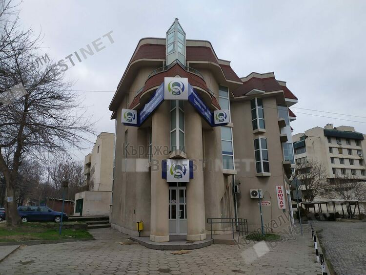 Разследват двама измамници на НОИ в Кърджали,единият източил 9 500 лв.