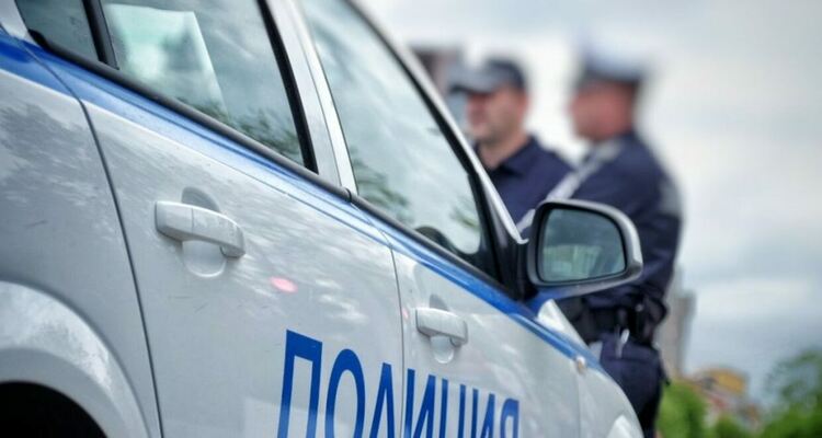 Младежи катастрофираха заради хлъзгав път 