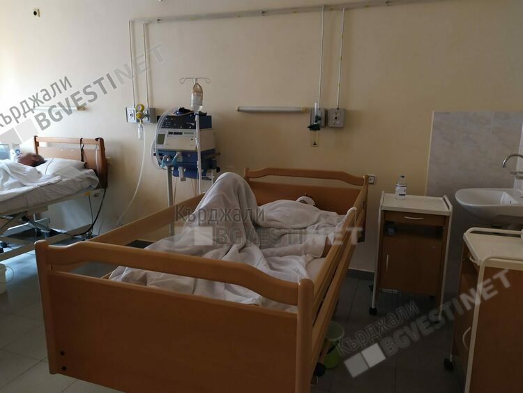  Намаляват броя на леглата за ковид-пациенти наполовина в болницата, поредната вълна на пандемията отминава Кърджали