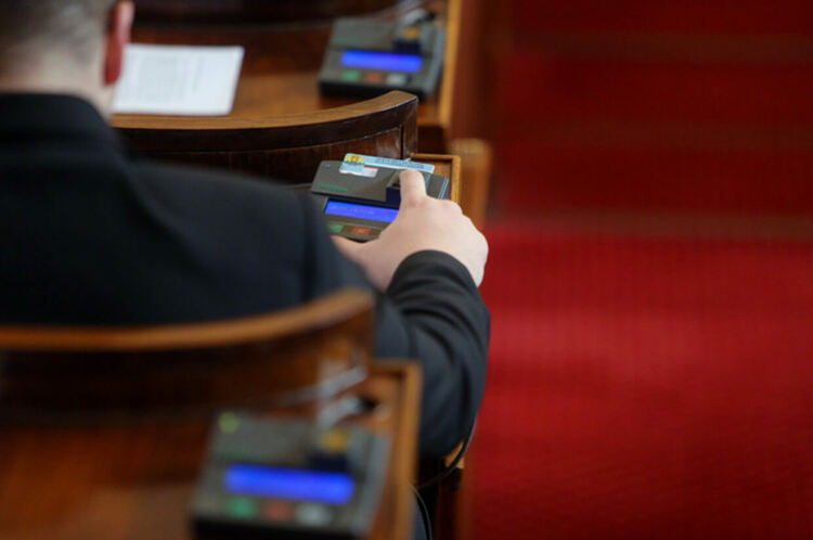 Депутатите решиха България да преговаря с Украйна за продажба на двата ядрени реактора от АЕЦ "Белене"