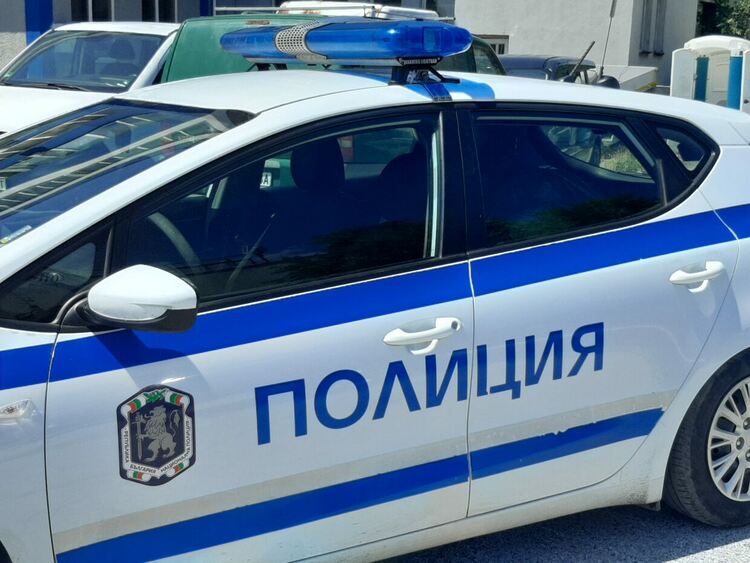 Жена пострада, след като кола се преобърна в Нареченски бани