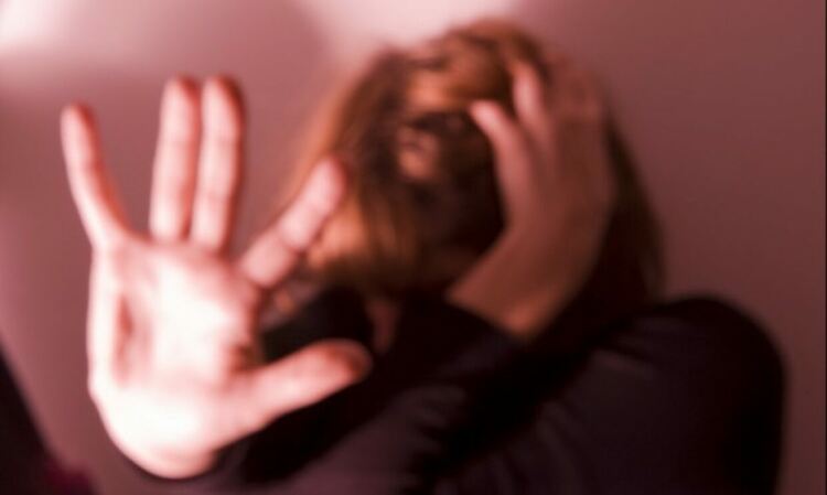50-годишен влезе с взлом в жилище и преби жената с която живее