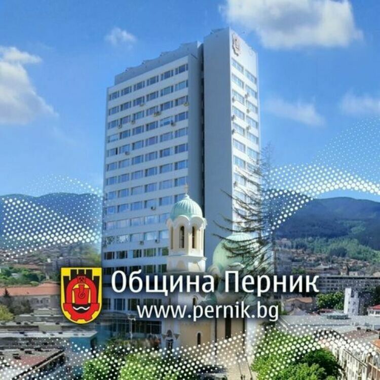 Община Перник обяви обществена поръчка за наемане на техника за зимно поддържане