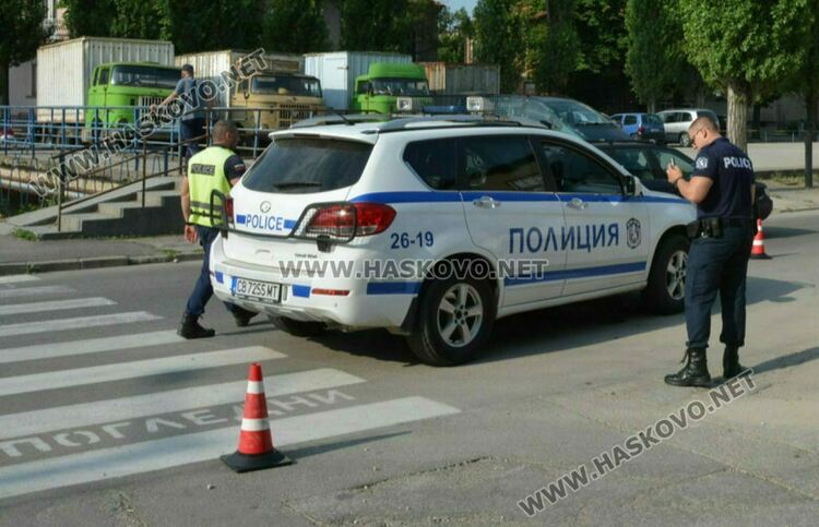 Водач на „Ауди“ блъсна и рани пешеходка