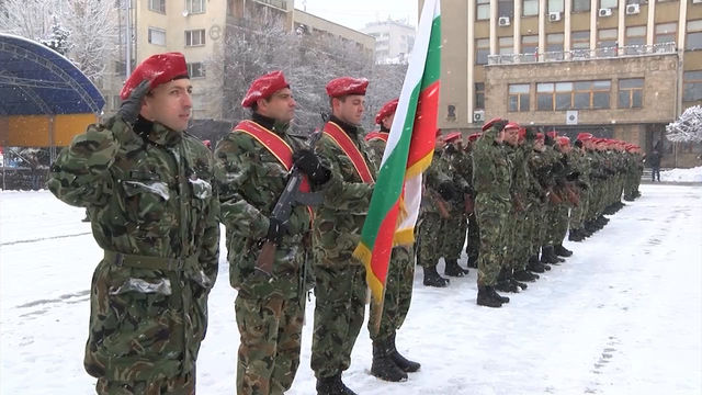 С тъжествен ритуал в Хасково осветиха бойните знамена