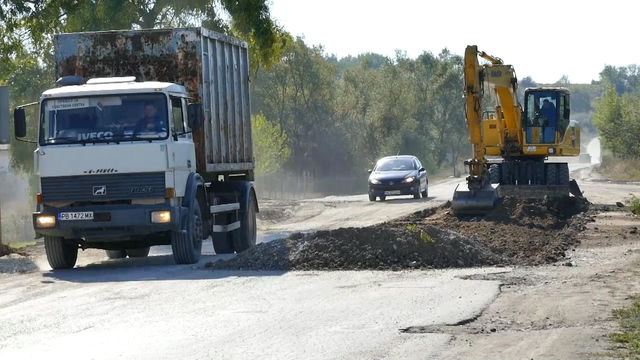 Започна ремонтът на пътя Първомай-Бяла река