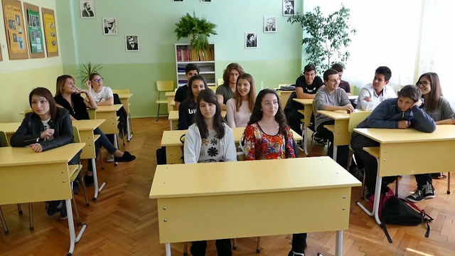 Система, която ограничава ползването на телефони в час прилагат в СУ "Златаров" 