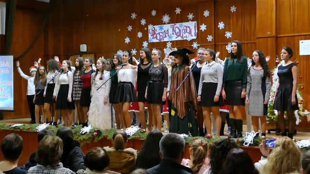 С представителна изява клубове от СУ „Проф.д-р Асен Златаров" събраха пари за реновиране на актовата зала 